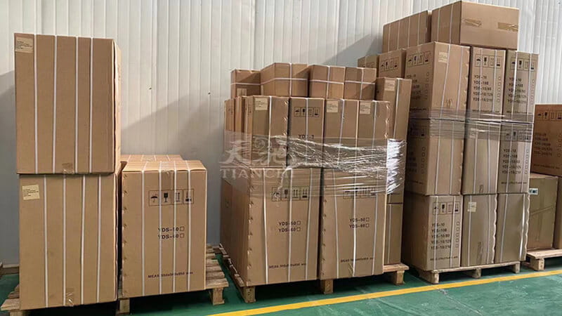 188個天馳液氮罐裝車運(yùn)輸發(fā)往外蒙-1